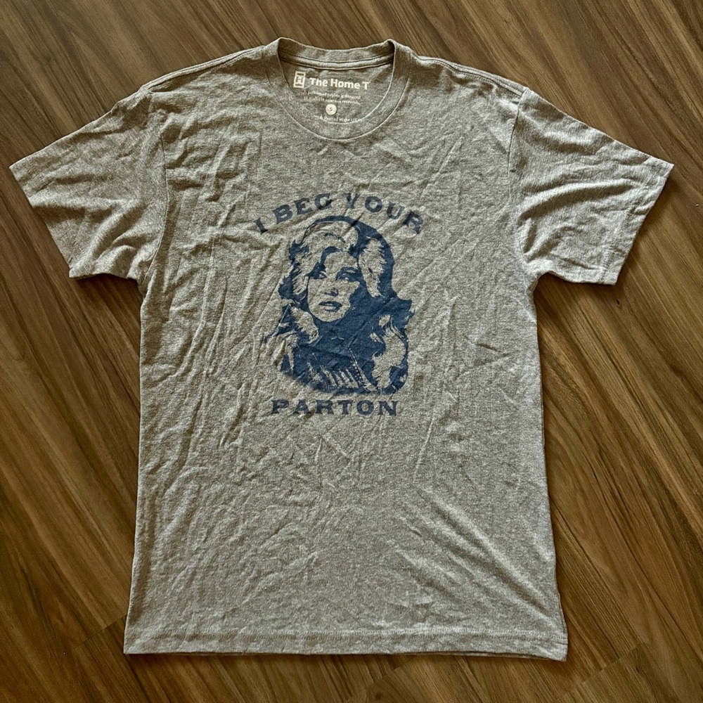 Dolly Parton I Beg Your Parton Funny Graphic Tee